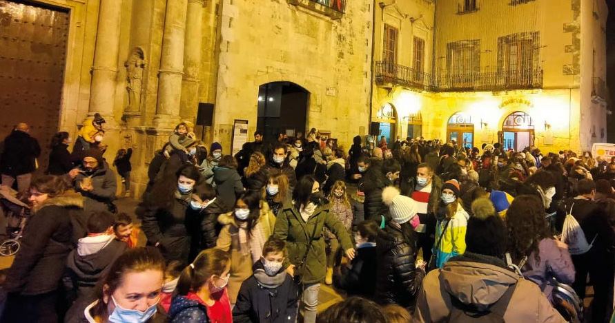 El Vendrell encen les llums Nadal a la plaça  Vella