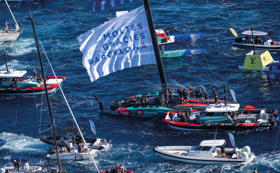 Emirates Team New Zealand hace Historia en Barcelona