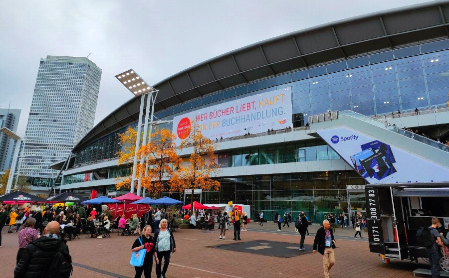 Stand catalán en Feria del Libro de Frankfurt 2024