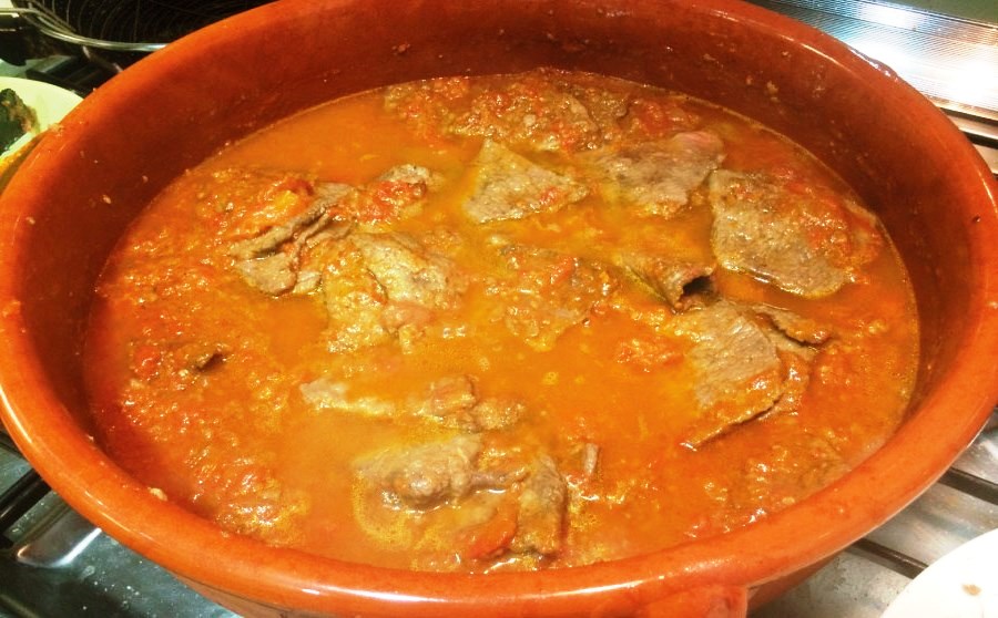 Fricando amb moixernons, plat tradicional català