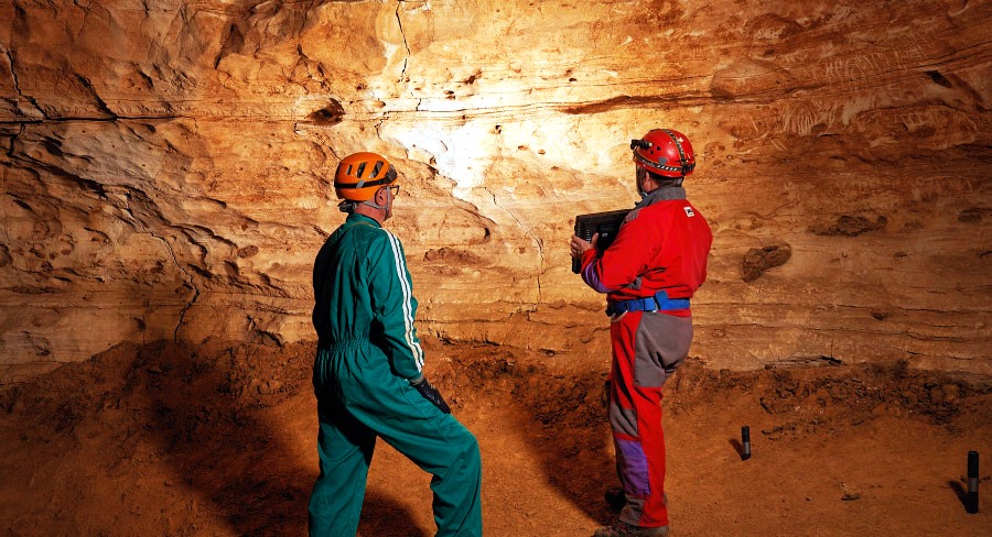 Gravats Prehistòrics de la cova La Febró