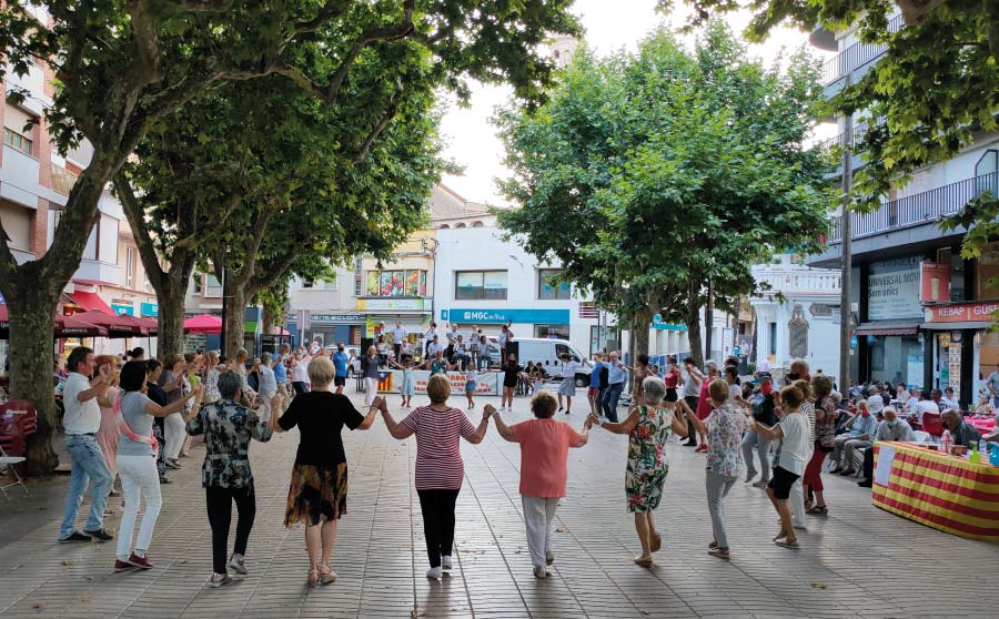 La Rambla del Vendrell acoge la Bailada de Verano