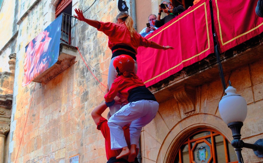 Las Mujeres y el mundo Casteller