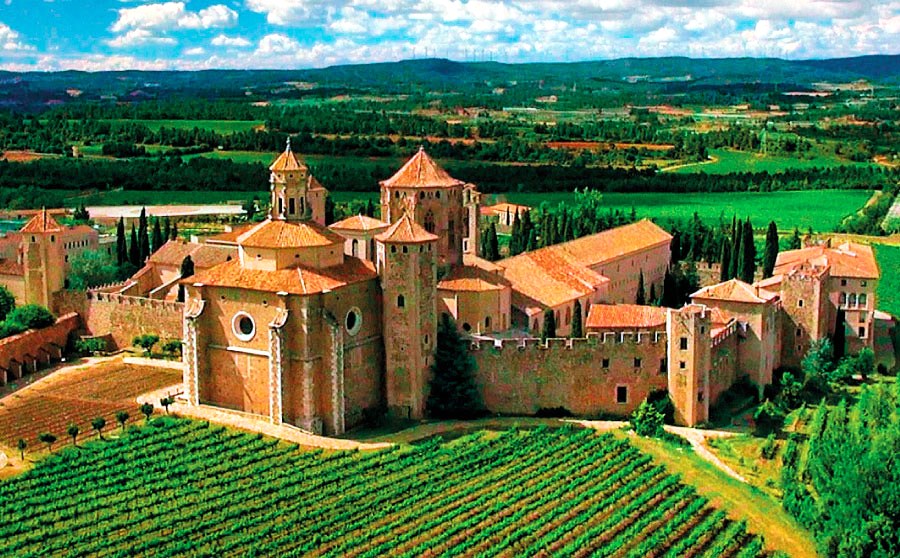 Monasterio de Poblet con colección restaurada