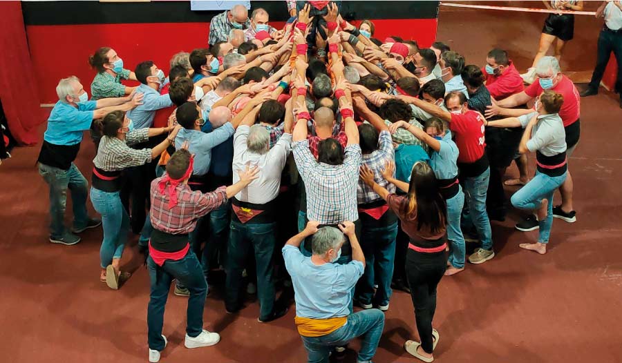 Nens del Vendrell de nou aixecan Castells