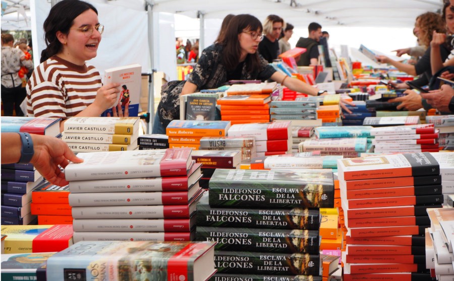 Sant Jordi s'acosta, el 23 abril  es de llibres i roses 