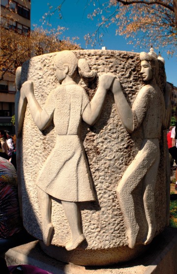 Tarragona Dansa omple de sardanes la rambla tarragonina