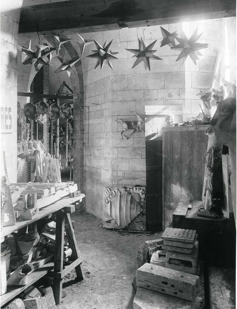 Estudi de Antoni Gaudí i els poliedres estrellats penjats