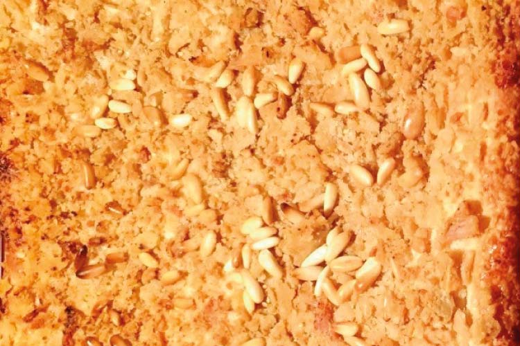 Coca de chicharrones