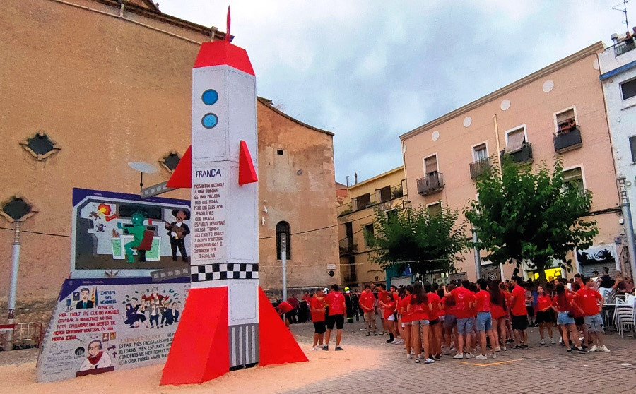 “VIAJE AL UNIVERSO”, la falla del Barrio Plaza Vella
