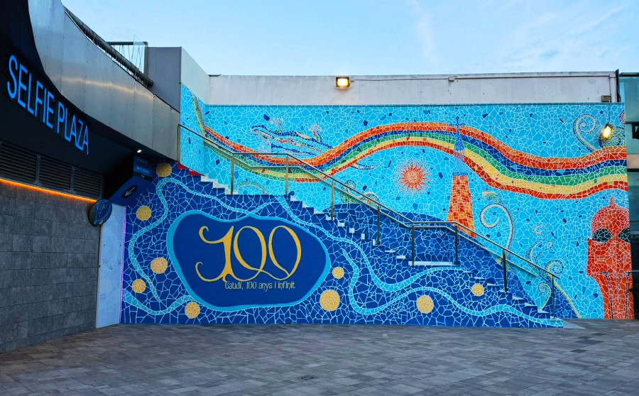 Gran mural de Gaudí a Nou Barris, Barcelona