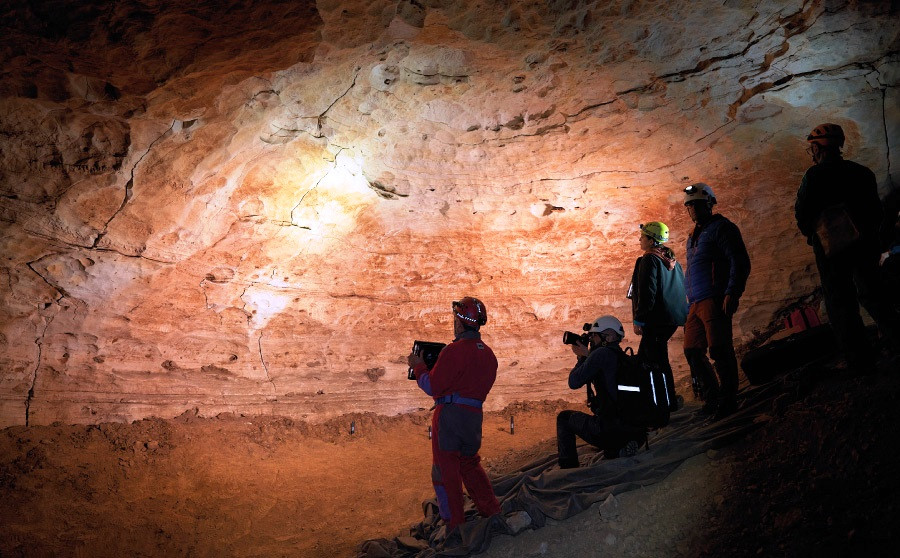 Gravados Prehistóricos en cueva de La Febró