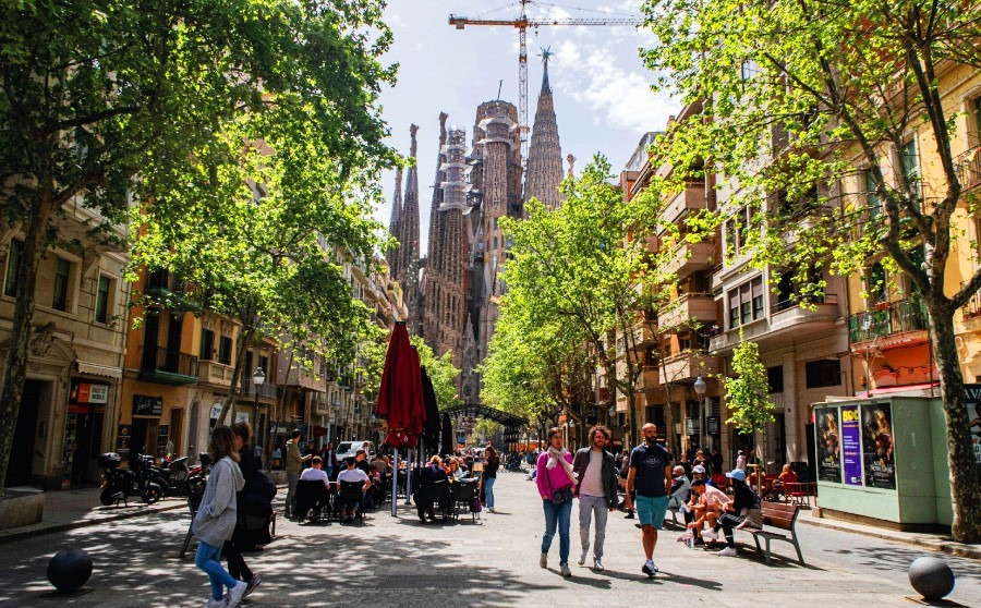 Residir o nacionalitzar-se: preguntes i respostes